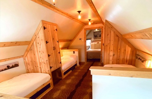 Red Lodge Cabin | Exquisite Ranch Guest House in Beartooth Mountains
