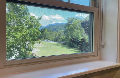 Pigeon Forge Condo | Exquisite RiverStone Resort&Spa LAZY RIVER,24 HR Pool By DOLLYWOOD &Parkway