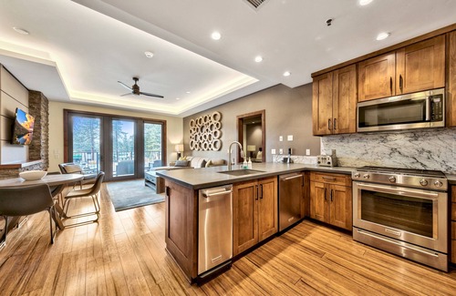 Lakeside Park Condo | Exquisite Stateline Resort, Hot Tub Zalanta #222