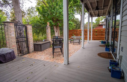 King William House | Exquisite Studio Guesthouse Near Downtown s Core