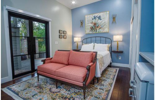 King William House | Exquisite Studio Guesthouse Near Downtowns Core