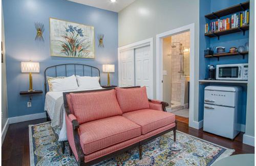 King William House | Exquisite Studio Guesthouse Near Downtowns Core
