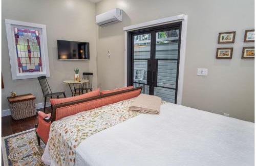 King William House | Exquisite Studio Guesthouse Near Downtowns Core