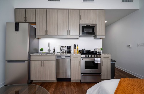 Avondale Apartment | Exquisite Studio l DT Birmingham w Private Balconyn