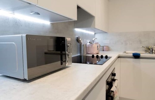 West Hendon Apartment | Exquisite- stylish- luxurious