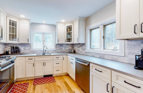 Hydeville House | Exquisite updated home near Lake Bomoseen with large backyard, firepit & grill