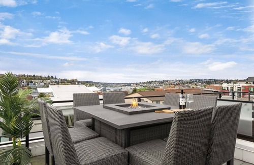 Eastlake House | Exquisite views & property! Incredible 3 story + rooftop is waiting for you!