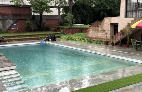 Agra Villa | Exquisite Villa: 4 BR with Huge Pool, Gardens, Indoor Fireplacenn