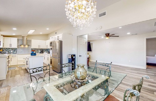 Quinlan House | Exquisite Waterfront - New Construction w/Kitchen