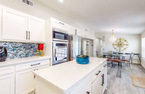 Quinlan House | Exquisite Waterfront - New Construction w/Kitchen