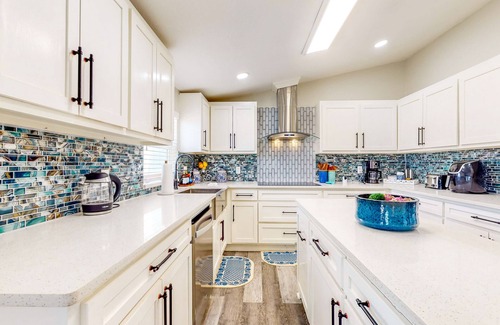 Quinlan House | Exquisite Waterfront - New Construction w/Kitchen