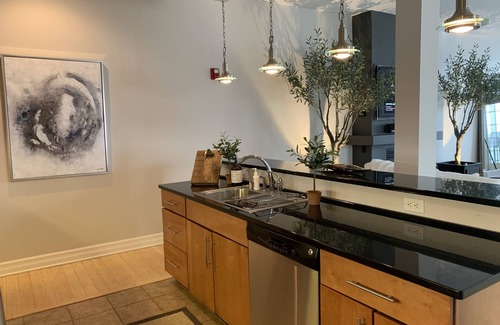 Watch Hill Historic District Condo | Exquisite yachts & sunsets, total elegance -2178718