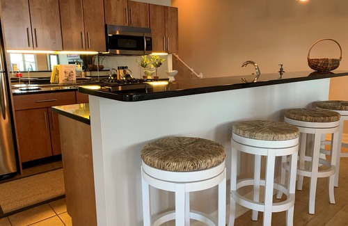 Watch Hill Historic District Condo | Exquisite yachts & sunsets, total elegance -2178718