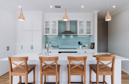 Narrabundah House | Exquisitely Spacious 3-Bed Home