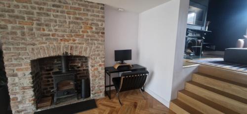 Phibsborough House | Extended 3BD SplitLevel Cottage in Popular Village