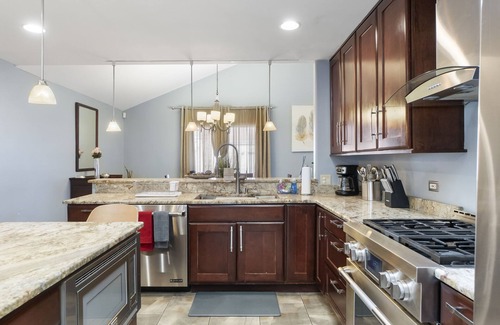 Country Club Hills House | Extended Stay Country Club Hills FHS Rentaln