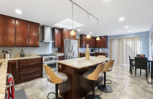 Country Club Hills House | Extended Stay Country Club Hills FHS Rentaln
