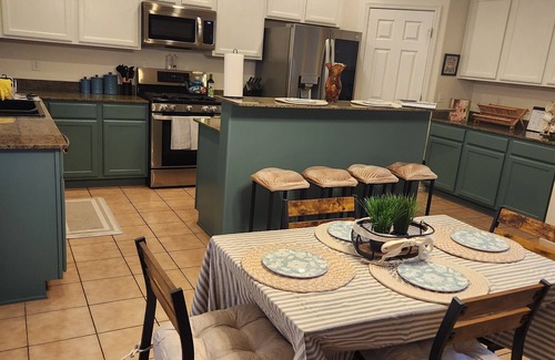 Drexel Heights House | Extended Stay๑⁠๑Hot Tub๑⁠๑Huge 2-story๑⁠๑By casino & hiking๑⁠๑