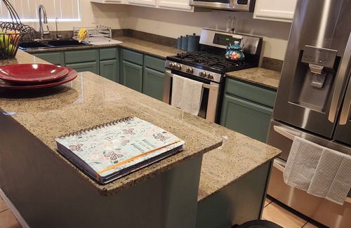 Drexel Heights House | Extended Stay๑⁠๑Hot Tub๑⁠๑Huge 2-story๑⁠๑By casino & hiking๑⁠๑