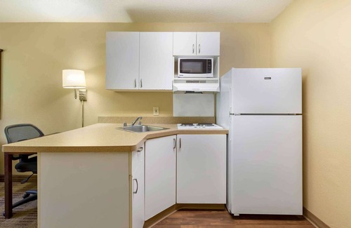 Lake Arbor Hotel | Extended Stay America Suites Washington DC Landover