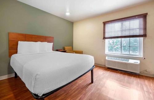 Lake Worth Corridor Hotel | Extended Stay America Select Suites - Lake Worth