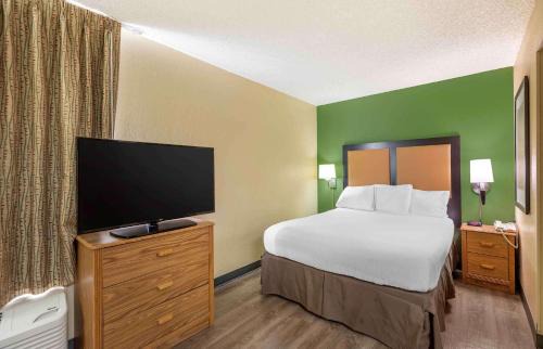 Lake Mary Hotel | Extended Stay America Select Suites - Orlando - Lake Mary - 1040 Greenwood Blvd