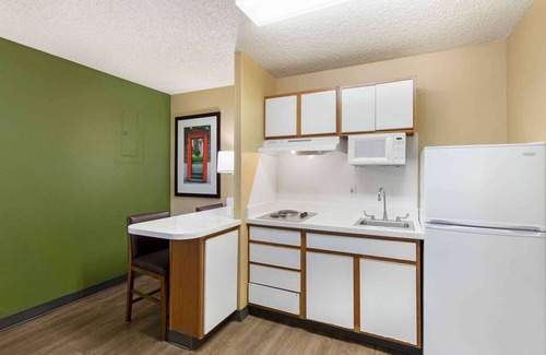 Glendale Hotel | Extended Stay America Select Suites Denver Cherry Creek