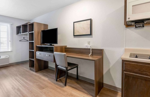 Temple Terrace Hotel | Extended Stay America Select Suites - Tampa - Northeast