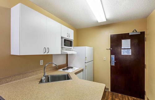 Waukesha Hotel | Extended Stay America Select Suites - Milwaukee - Waukesha