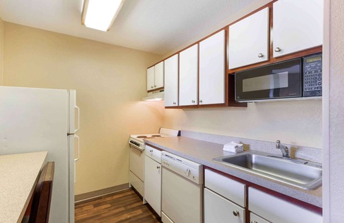 Cary Hotel | Extended Stay America Select Suites - Raleigh - Cary - Regency Parkway S