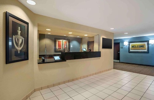 Kenner - Louis Armstrong International Airport Hotel | Extended Stay America Select Suites - New Orleans - Airport