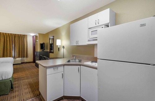 Champaign Hotel | Extended Stay America Suites Champaign Urbana