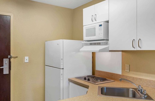 Pontiac Hotel | Extended Stay America Suites Providence Warwick