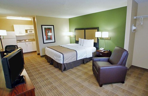 Riviera - Westchester Hotel | Extended Stay America - Bakersfield - California Avenue