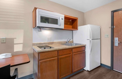 Hollyford Hotel | Extended Stay America Select Suites - Jacksonville - North