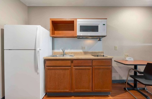 Hollyford Hotel | Extended Stay America Select Suites - Jacksonville - North