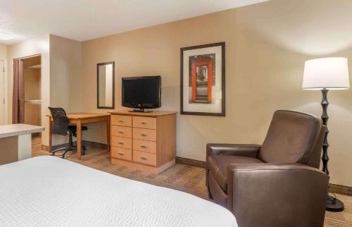 Central Newport News Hotel | Extended Stay America Select Suites - Newport News - I-64 - Jefferson Avenue