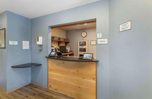 Akron Hotel | Extended Stay America Select Suites - Akron - South