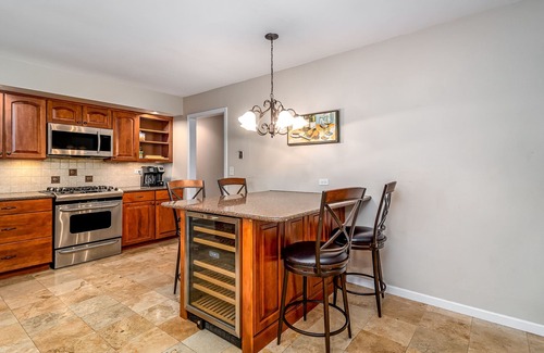 Elgin House | Extended Stay Elgin FHS Rental - Greenridge Dr