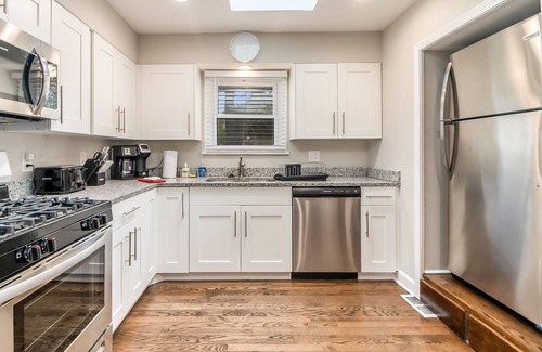 Elgin House | Extended Stay Elgin FHS Rental - Jay St