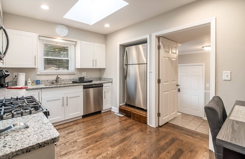 Elgin House | Extended Stay Elgin FHS Rental - Jay St