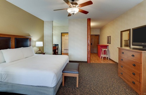 Sioux City Hotel | Extended Stay King Suite, Stoney Creek, Kitchen, Balcony | 2 Units