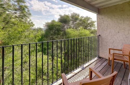Onalaska House | Extended Stay Queen Suite, Stoney Creek, Kitchen and Balcony | 2 Units