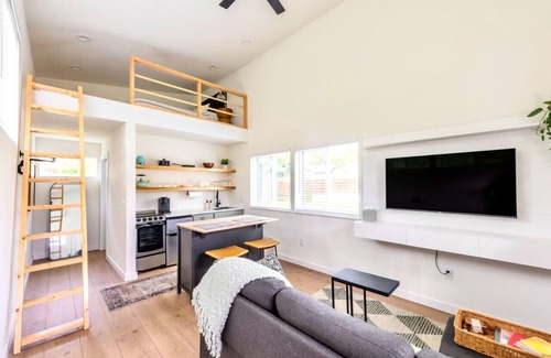 Windsor Park House | Extended Stay Retreat: Cozy yet Spacious Tiny Gem!