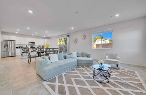 Riverside House | Extended Stay Riverside｜Office Ready｜15 Fwy｜Quiet Cul-de-Sac #42255