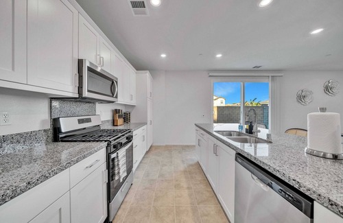 Riverside House | Extended Stay Riverside｜Office Ready｜15 Fwy｜Quiet Cul-de-Sac #42255