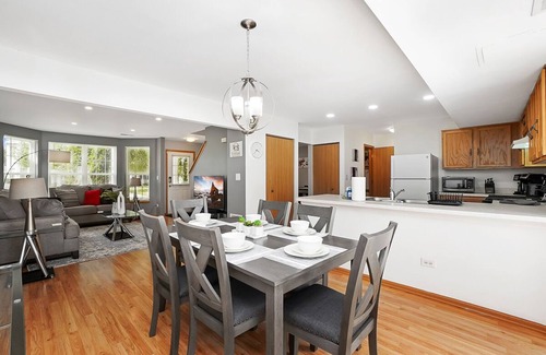 Romeoville House | Extended Stay Romeoville FHS Rental - Harmony