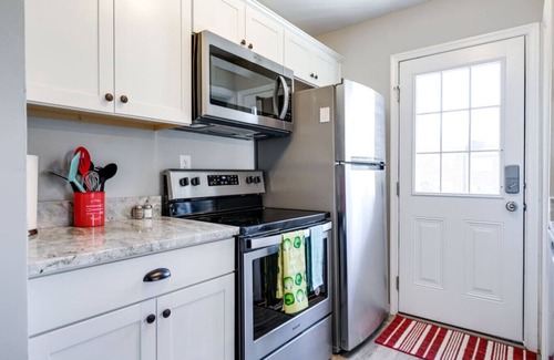 Richmond House | Extended Stay: The Sunny Cottage at Byrd Park!