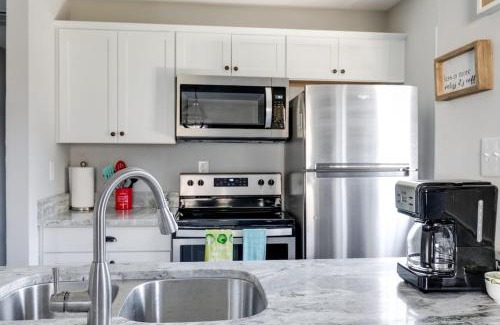Richmond House | Extended Stay! The Sunny Cottage at Byrd Park!