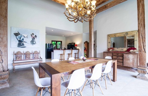 Umalas House | Extensive garden with swimming pool Villa